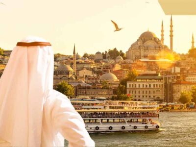 Man-in-arabic-headdress-looking-over-the-Bosphorus-Istanbul-Türkiye-real-estate